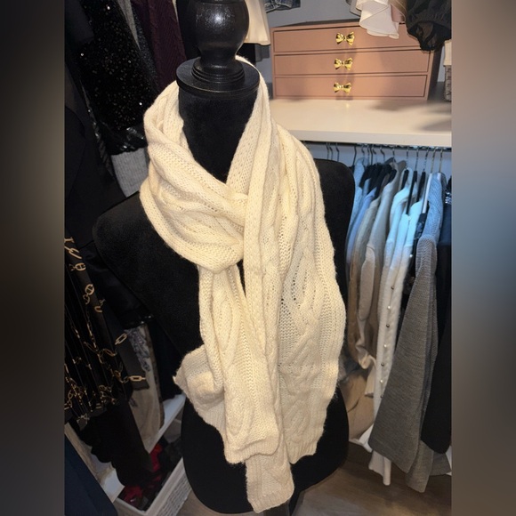 NWOT✨ Lord and Taylor 100% cashmere cream, off-white knit scarf - Picture 2 of 7